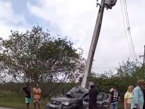 Homem de 39 anos morre após colidir carro contra poste na AL-220