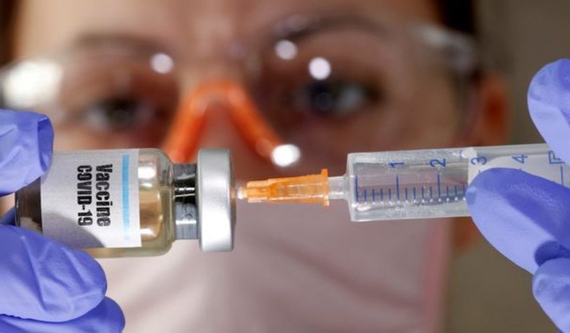 Sanofi e GSK prometem 200 milhões de doses de vacina contra Covid-19 para países pobres