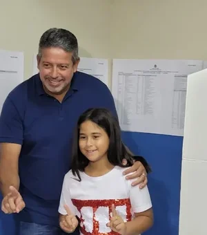 Candidato à reeleição para deputado federal, Arthur Lira (PP) vota no interior de Alagoas