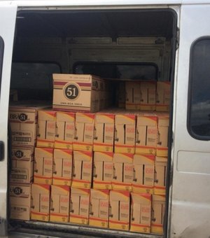 Polícia flagra transporte de carga de bebidas sem nota fiscal em Atalaia