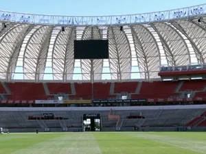 Polícia indicia torcedor que atirou pedras em ônibus da torcida do Grêmio