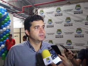 Rui Palmeira sanciona lei que autoriza reajuste de 3% a servidor municipal