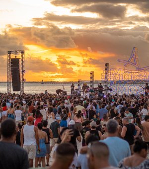 Abertura do Verão Massayó é marcada por música e alegria na Praia de Jaraguá