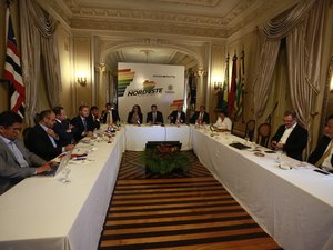 Em carta, governadores do Nordeste dizem que incentivar carreatas é um 'atentado à vida'