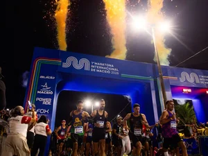 Maratona de 42 km encerra primeira edição da Maratona Internacional de Maceió