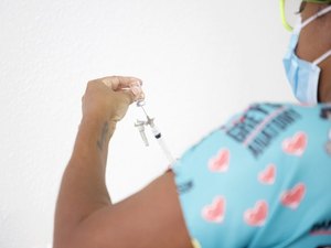 Duas mil pessoas em situação de rua começam a ser vacinadas em Maceió