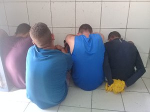 Polícia recupera motocicleta roubada que estava sendo comercializada em site de vendas, em Maceió