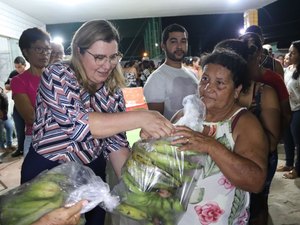 Secretaria de Assistência Social entrega kits com alimentos as famílias de Porto Calvo
