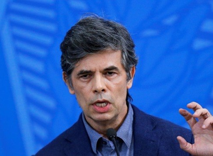 Ministro diz que não é possível iniciar liberação do isolamento com curva do coronavírus em 'franca ascendência'