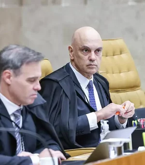 Moraes participa de sessão do STF após divulgação de mensagens com Vorcaro