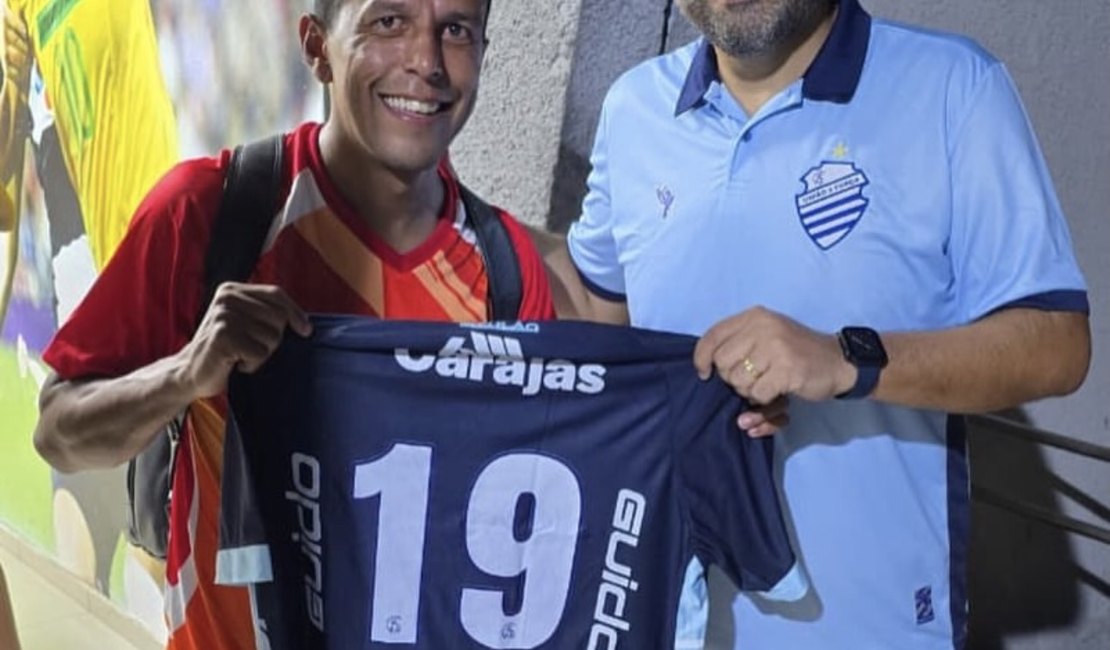 CSA homenageia Didira com camisa histórica após jogo no Rei Pelé