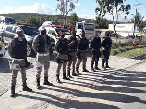 BPRv realiza blitz no Sertão e flagra 17 motociclistas sem usar capacete