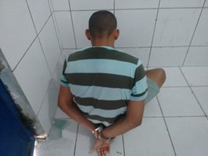 BPTran prende foragido da Justiça com arma de fogo no Benedito Bentes