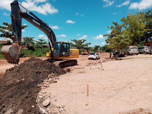 [Vídeo] Obras de pavimentação nas ruas São Roque e 15 de Novembro estão a todo vapor em Arapiraca