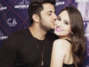 Cantor Cristiano Araújo e namorada morrem em grave acidente