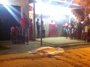 Violência: mulher é assassinada com três tiros na cabeça em Maceió