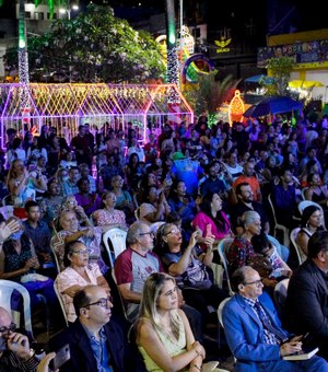 Louva Palmeira reúne centenas de evangélicos na Praça da Independência para adorar a Deus