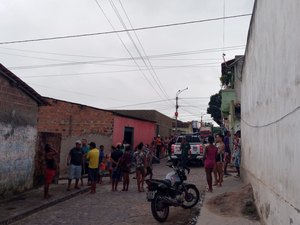 Homem morre enquanto bebia sentado em frente a bar, em Arapiraca