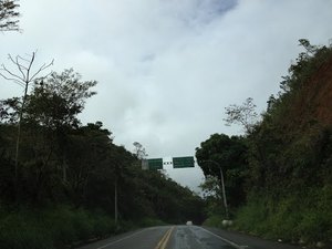 Motorista fica gravemente ferido após capotar carreta em Ibateguara 