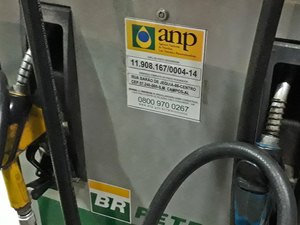 Petrobras anuncia queda de quase 1% no preço da gasolina