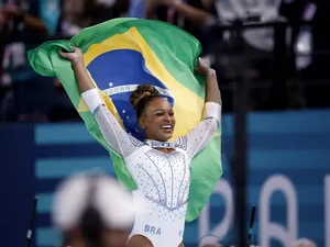 Rebeca Andrade leva prata e se iguala as maiores medalhistas olímpicas do Brasil