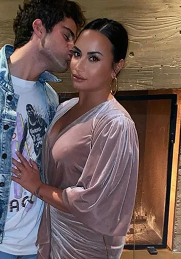 Ex-noivo de Demi Lovato é preso por violência doméstica