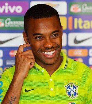 Daniel Nepomuceno confirma contratação de Robinho