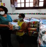 Prefeitura de Japaratinga entrega kits da merenda escolar