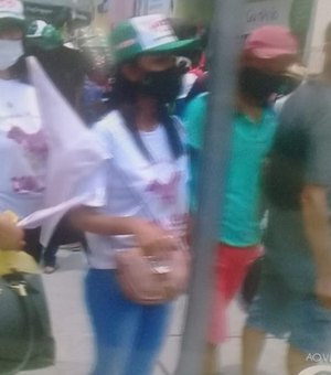 Movimentos sociais ocupam as ruas do Centro de Maceió em protesto