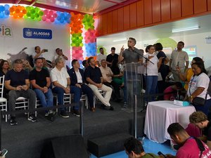 Entrega de creche do Estado vira ato político contra o prefeito de Maceió