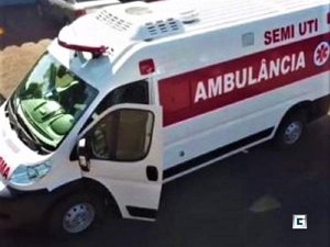 Ambulância que desapareceu com médico e paciente com Covid-19 é encontrada atolada