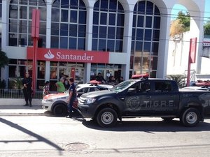 Quadrilha de assaltantes invade banco e foge com malote de dinheiro