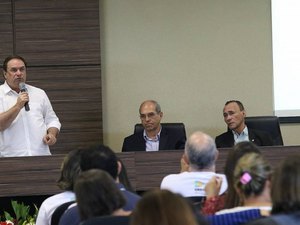 Prefeitos e secretários discutem regime de colaboração na Educação