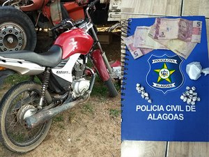 Homem é preso com drogas e moto roubada em São Sebastião