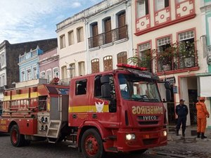 Incêndio de médias proporções atinge pousada em Penedo