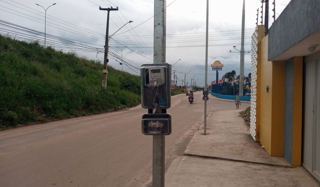 Procon manda Equatorial retirar postes instalados em caçaldas do bairro Planalto
