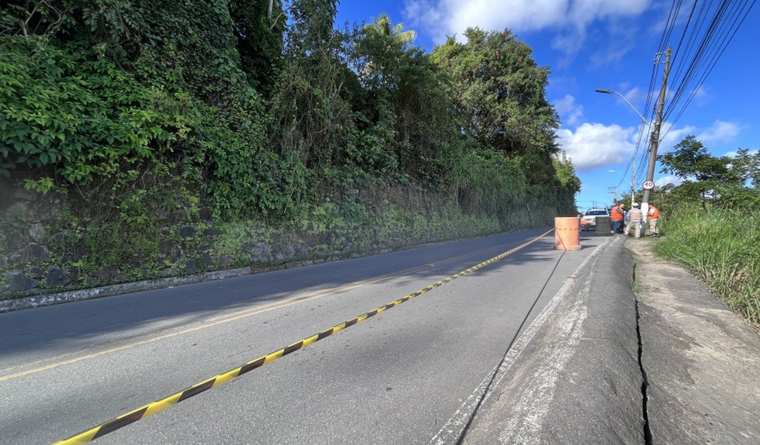 Ladeira de Fernão Velho terá sistema “Pare e Siga” a partir da tarde desta segunda