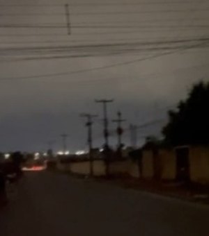 Moradores do bairro Guaribas, em Arapiraca, estão sem energia elétrica há mais de 27 horas