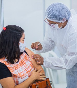 Arapiraca reduz faixa etária de vacinação contra a Covid para 30 anos ou mais