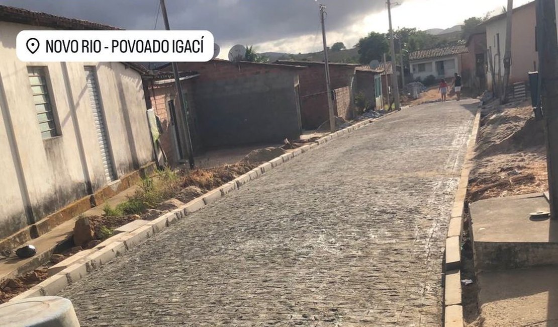 Calçamento avança no Distrito de Novo Rio e obra garantirá 100% das vias pavimentadas