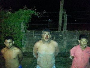 Trio assalta ônibus, tenta fugir, mas é capturado e preso pelo Grupamento Aéreo