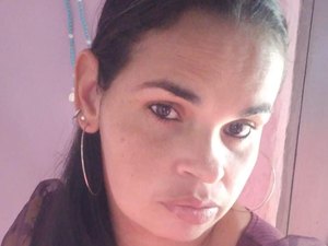 Mãe de adolescente com microcefalia que morreu após cirurgias pede ajuda para conseguir emprego