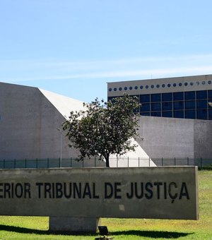 STJ adia definição de competência para investigar governador do RJ