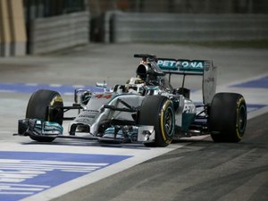 Com dobradinha da Mercedes, Rosberg liderou segundo treino livre da Itália