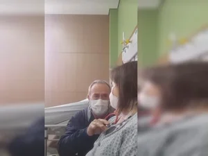 Vídeo: pai se emociona ao ouvir coração da filha após transplante