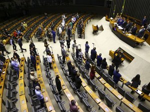 Câmara homenageia os 100 anos do rádio no Brasil