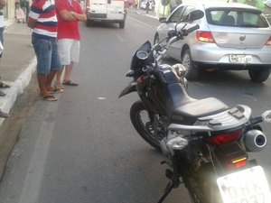 Acidente registrado no centro de Arapiraca deixa motociclista ferido