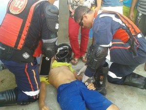 Colisão entre carro e moto deixa motoqueiro ferido em Arapiraca