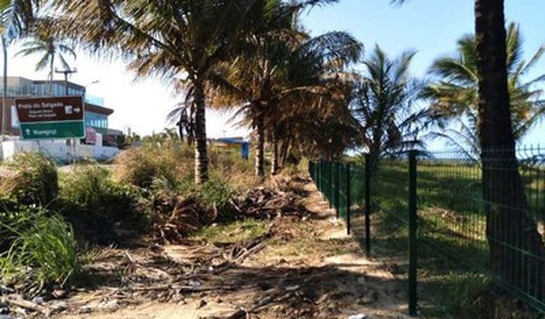 Acesso restrito à Praia do Salgado é discutido em reunião no MPF