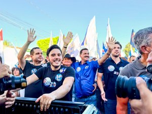 Marlan Ferreira e Felipe Boró comandam ato histórico e levam onda azul às ruas de Limoeiro de Anadia